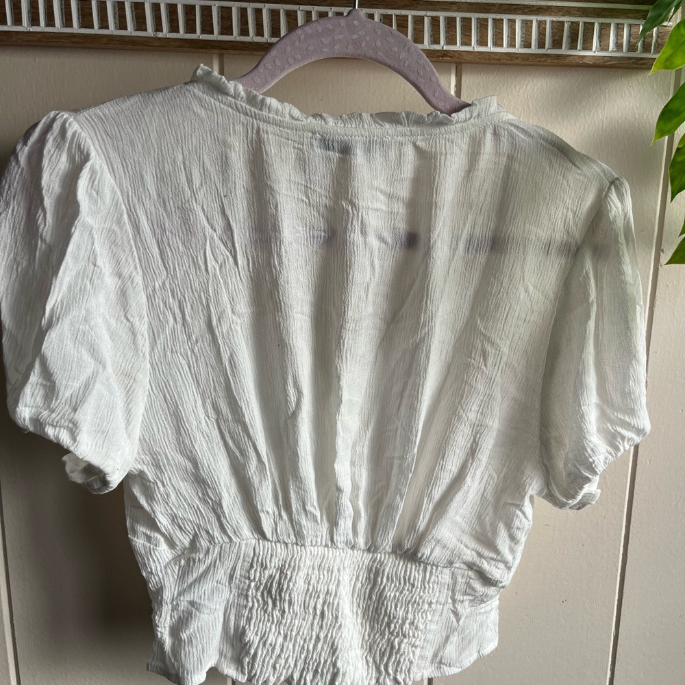 White blouse - Picture 9 of 9